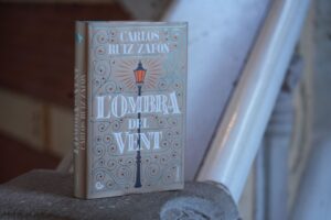 La segunda vida del Cementerio de los Libros Olvidados que Ruiz Zafón soñó hace 25 años